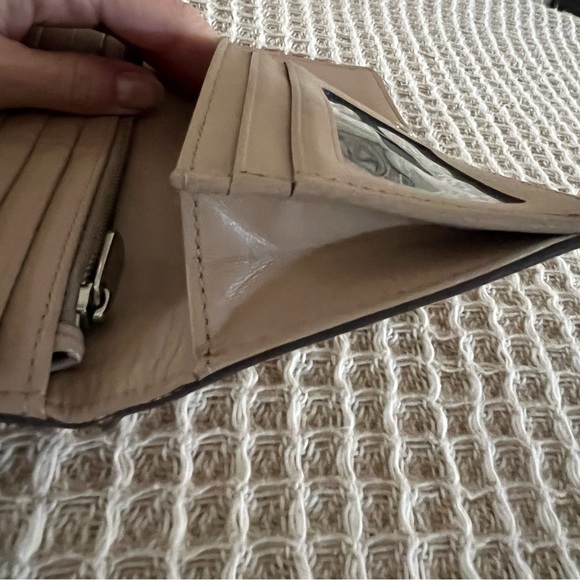 Marc by Marc Jacobs 100% Leather Tan wallet $40 - Picture 8 of 14